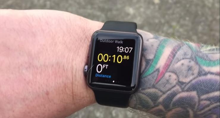 Новые часы Apple Watch оказались несовместимы с татуировками