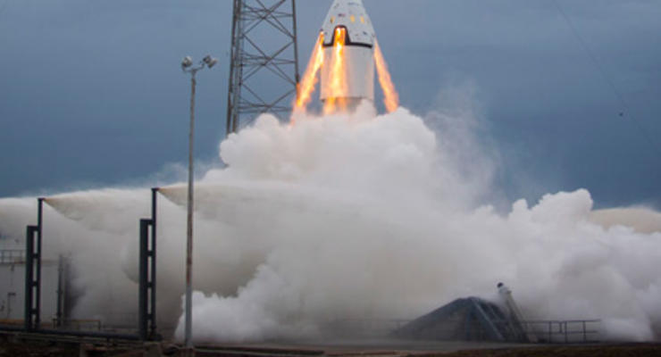 SpaceX показала видео первых испытаний пилотируемого корабля