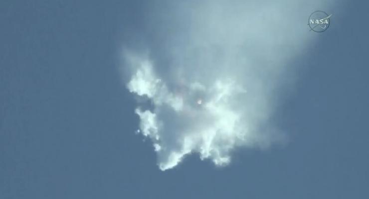 Ракета Falcon 9 взорвалась через три минуты после старта