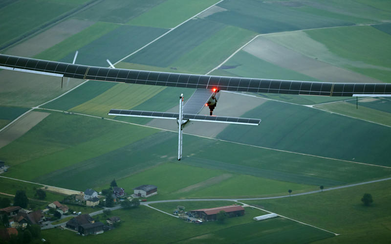 Solar Impulse 2 побил рекорд длительности автономного полета