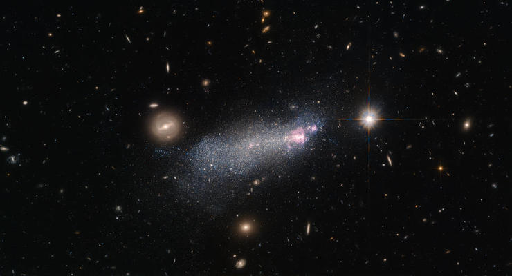 Hubble сфотографировал галактику с тяжелыми умирающими звездами