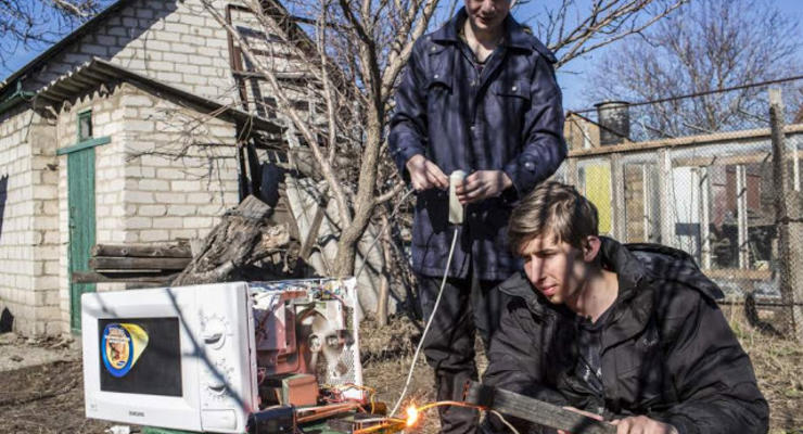 Двое луганчан на оккупированной территории стали звездами интернета (видео)