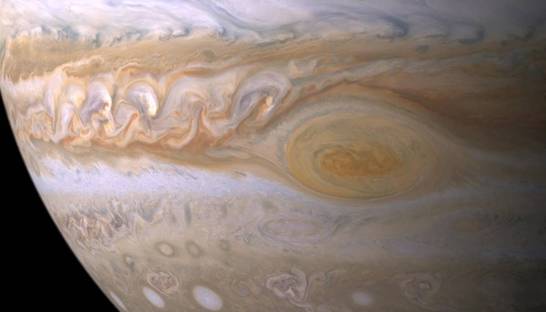 Ученые NASA опубликовали фото гигантского урагана на Юпитере