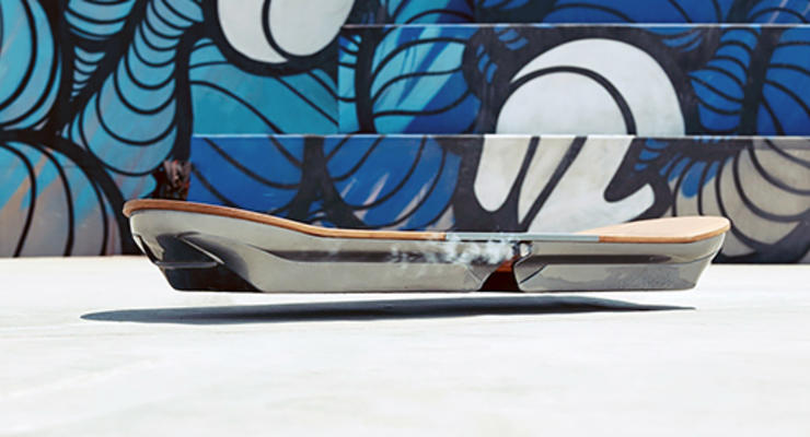 Будущее наступило: компания Lexus представила летающий скейтборд