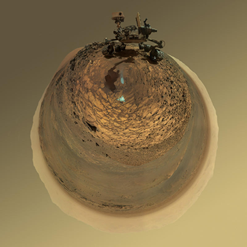 Марсоход Curiosity сделал селфи на фоне горы, богатой водой