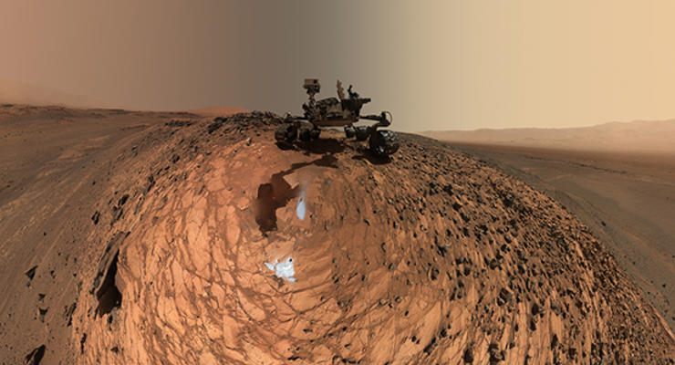 Марсоход Curiosity сделал селфи на фоне горы, богатой водой