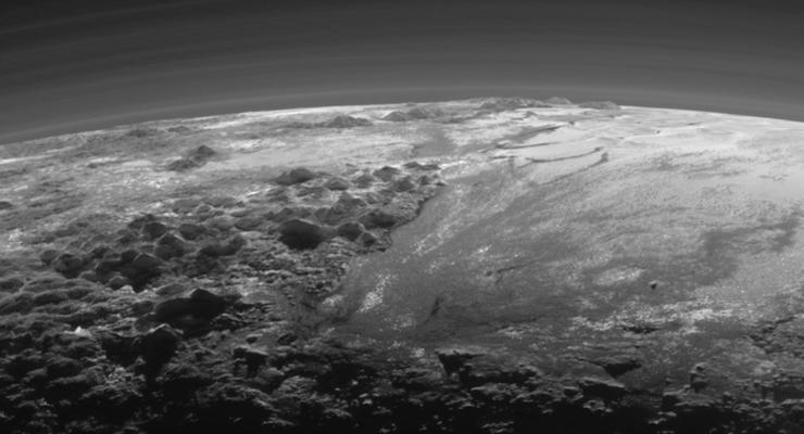 Льды и пустыни: NASA показало замороженный Плутон вблизи
