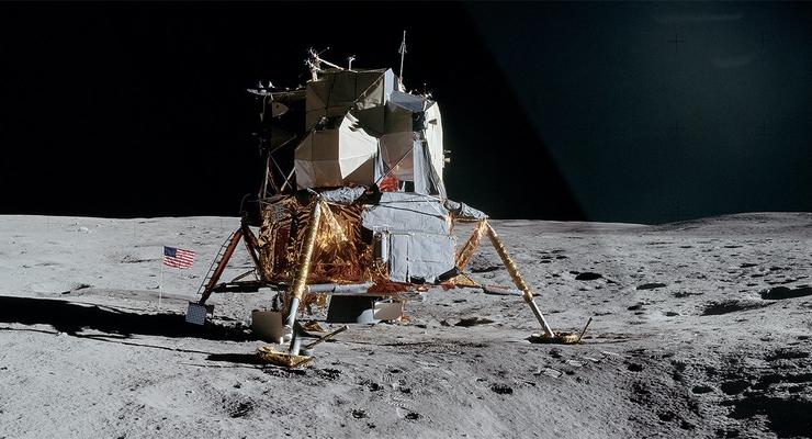 Человек на Луне: В Сеть выложили фотографии из лунных миссий