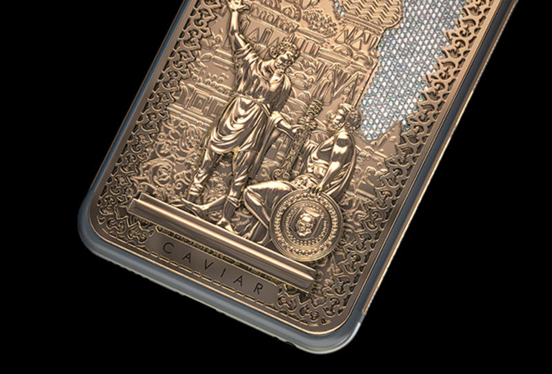 В России выпустили золотые iPhone с Мининым и Пожарским / caviar-phone.ru