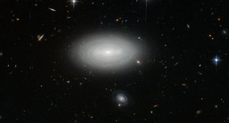 Телескоп Hubble сделал фото самой одинокой галактики
