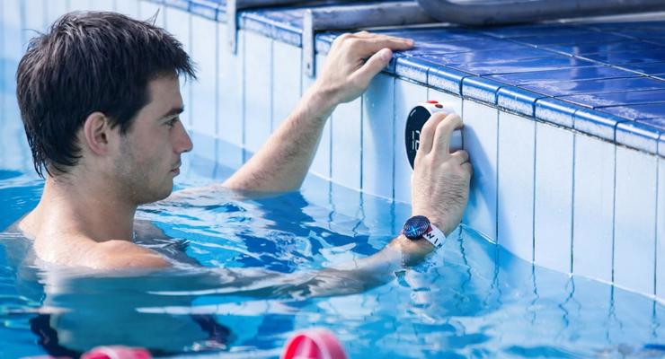 Украинцы создали смарт-браслет Swimmerix для пловцов