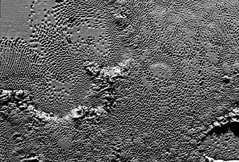 NASA показало цветной снимок пустынь Плутона / nasa.gov