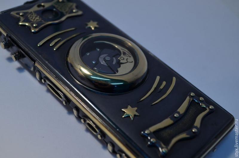 Украинский стимпанк: Киевлянин делает часы и телефоны из латуни
