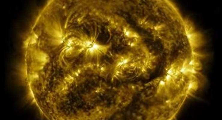 NASA показало поведение Солнца в течение года