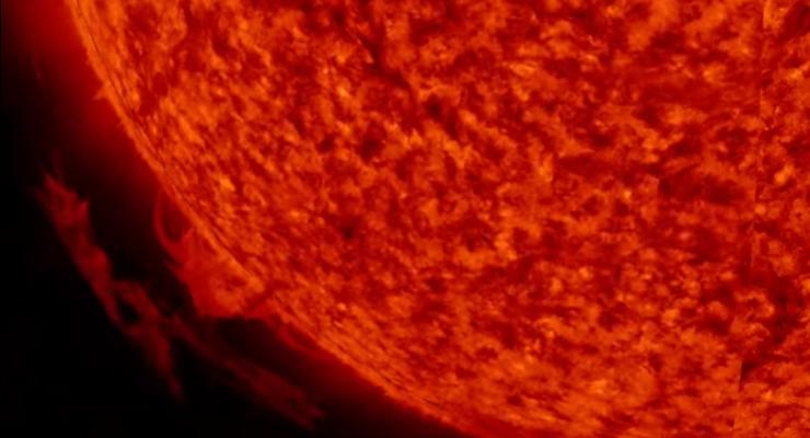 NASA показало, как от Солнца отрывается протуберанец