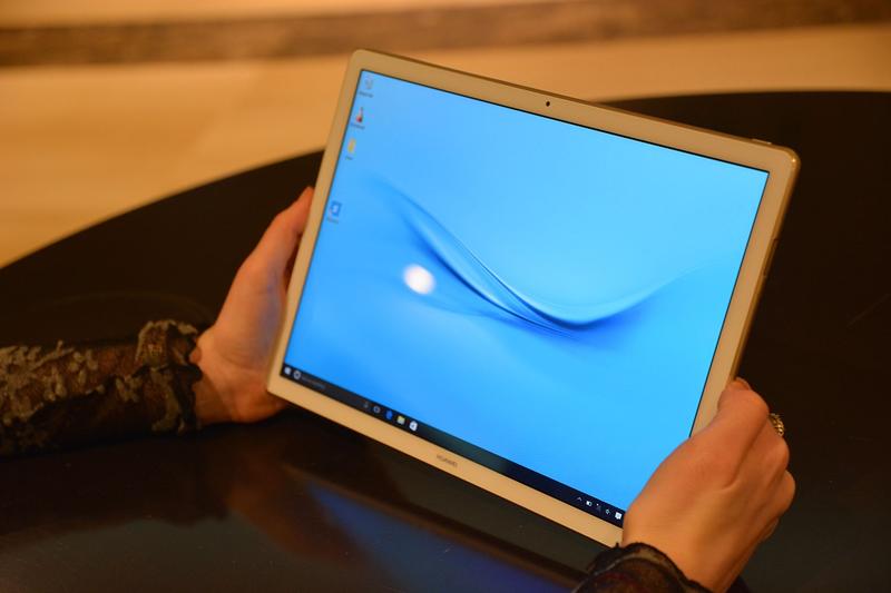 Huawei представил планшет-трансформер на Windows 10