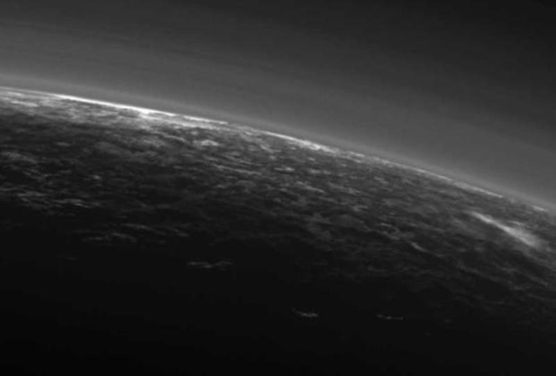 Плутон в облаках: NASA показало новое фото малой планеты