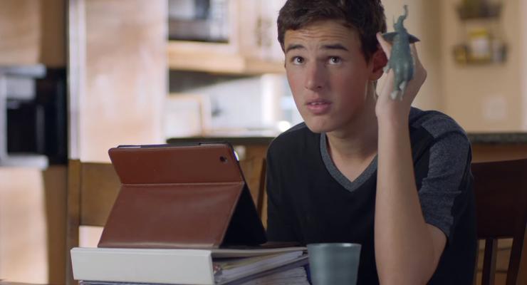 Apple выпустила рекламу с подростком-аутистом