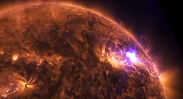 NASA показало новое видео вспышки на Солнце