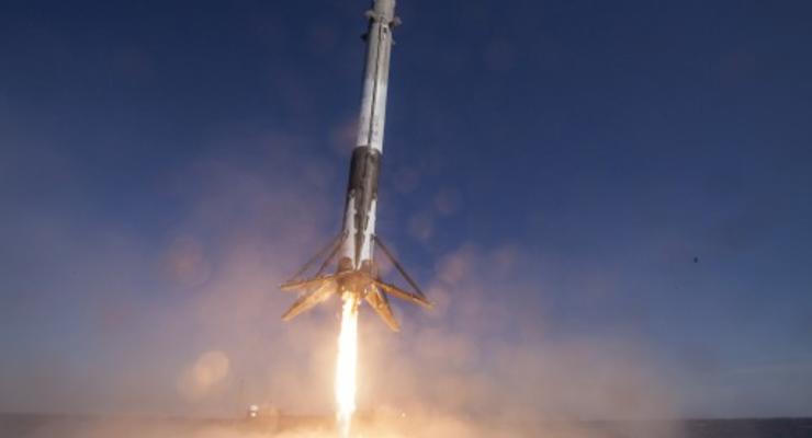 Ракета Falcon 9 успешно приземлилась после старта
