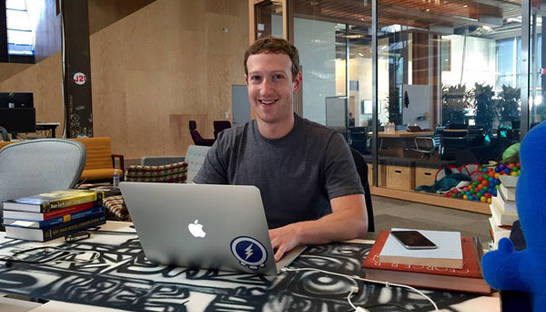 Хакеры взломали аккаунты Цукерберга в соцсетях