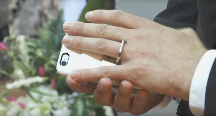 В США мужчина женился на iPhone 6S