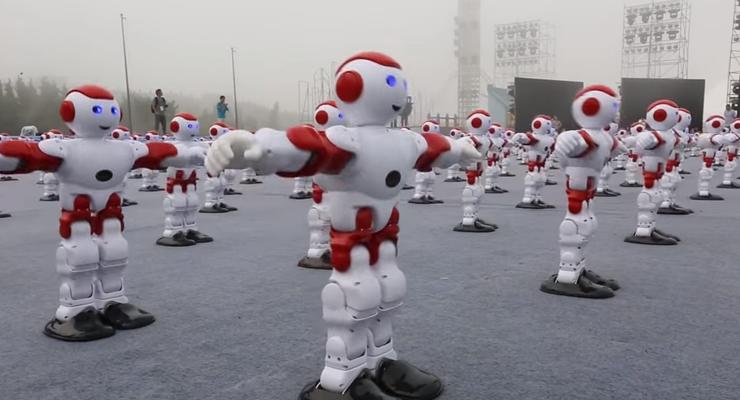 В Китае тысяча роботов синхронно станцевали для рекорда