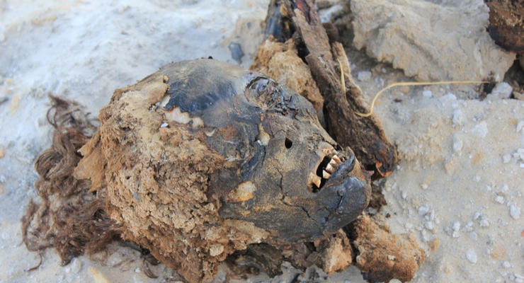 Бизнес на костях: В Сети показали малолетних расхитителей гробниц в Египте