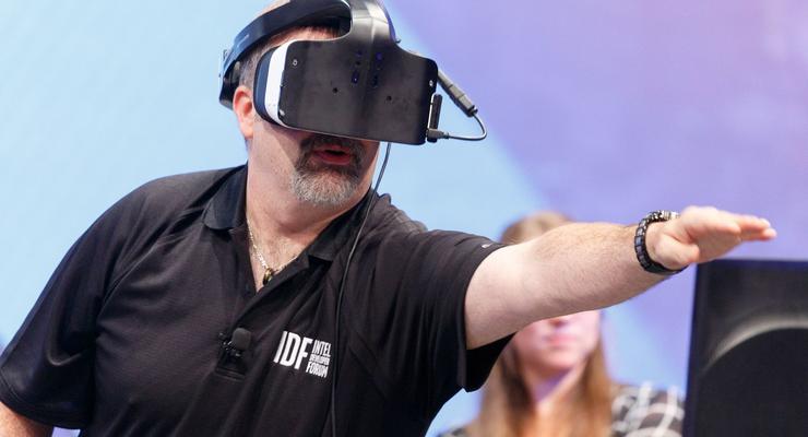 Intel показал свой шлем виртуальной реальности