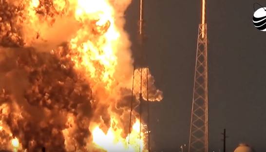 В сети появилось видео момента взрыва ракеты Falcon 9