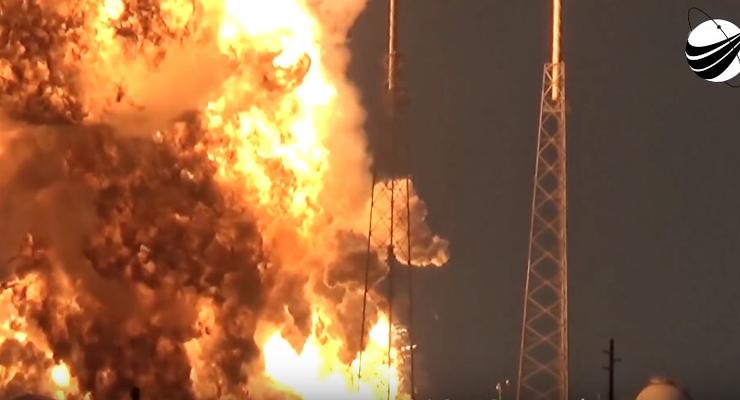 В сети появилось видео момента взрыва ракеты Falcon 9