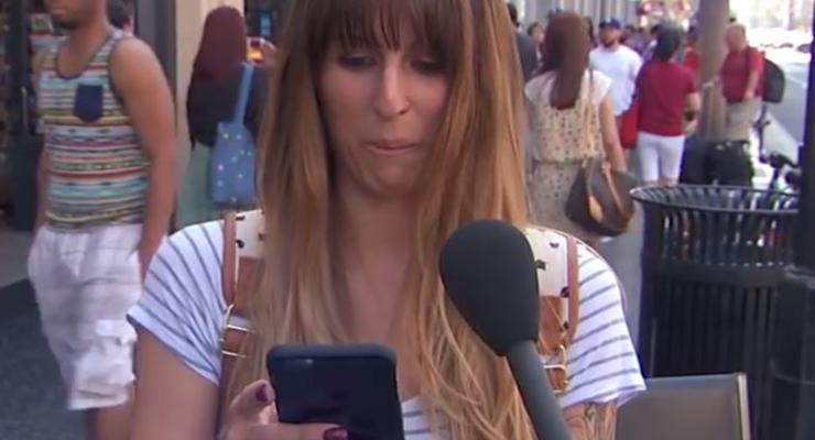 Телеведущий разыграл прохожих, выдавая их собственные iPhone за iPhone 7