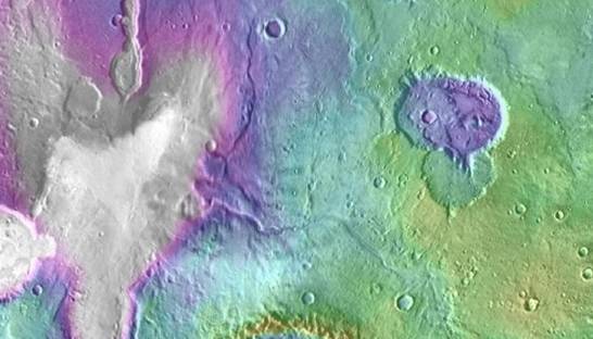 Ученые нашли относительно свежие следы рек и озер на Марсе