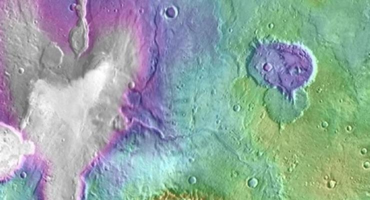 Ученые нашли относительно свежие следы рек и озер на Марсе