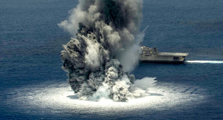 В США новейший корабль испытали взрывной волной