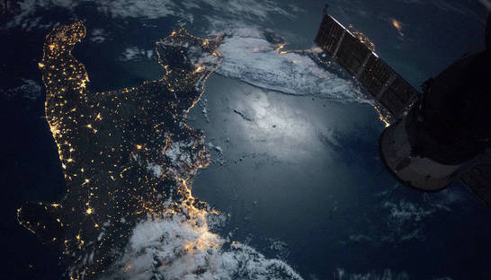 Удивительные виды из космоса на ночную Землю