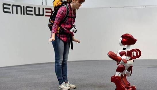 В японском аэропорту функции гида выполняет робот