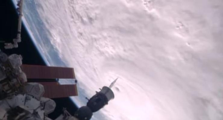 Появилось видео масштабного урагана Мэтью, снятое из космоса