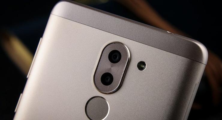 Huawei выпустила дешевый смартфон с двойной камерой