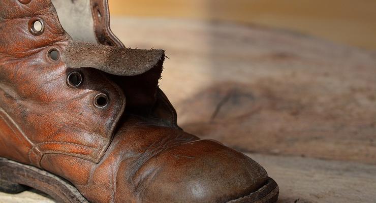 В Великобритании археологи обнаружили 600-летний кожаный ботинок