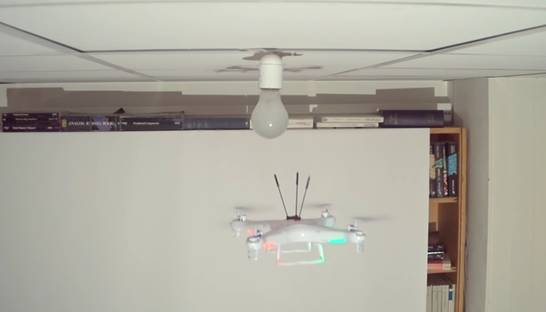 Вопрос дня: Сколько нужно дронов, чтобы вкрутить лампочку