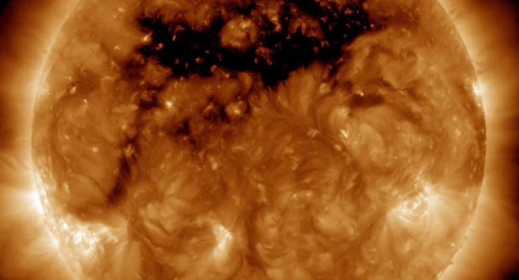 Загадочная "дыра" на Солнце удивила специалистов NASA