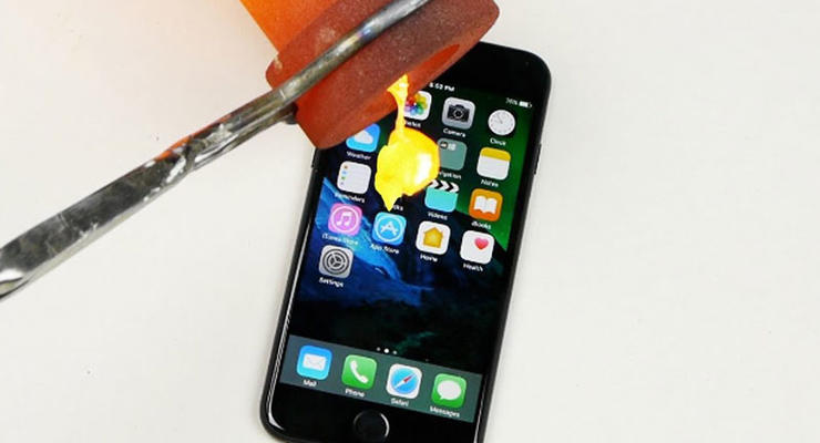 iPhone 7 не прошел тест на прочность расплавленным золотом