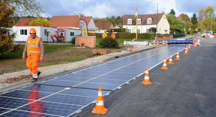 Во Франции асфальт на дорогах заменят солнечными батареями