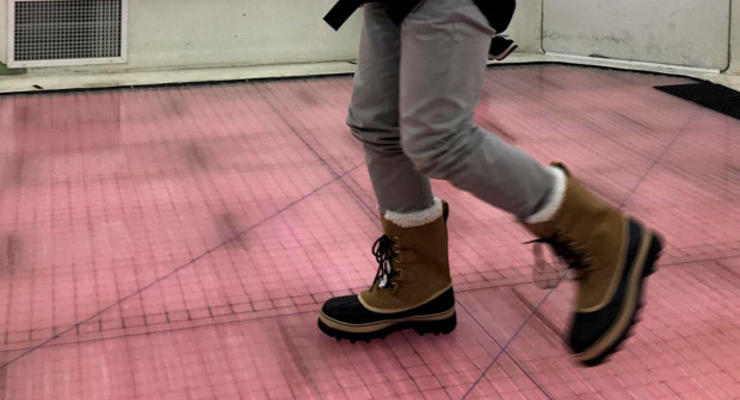 Ученые доказали бесполезность зимних ботинок в гололед