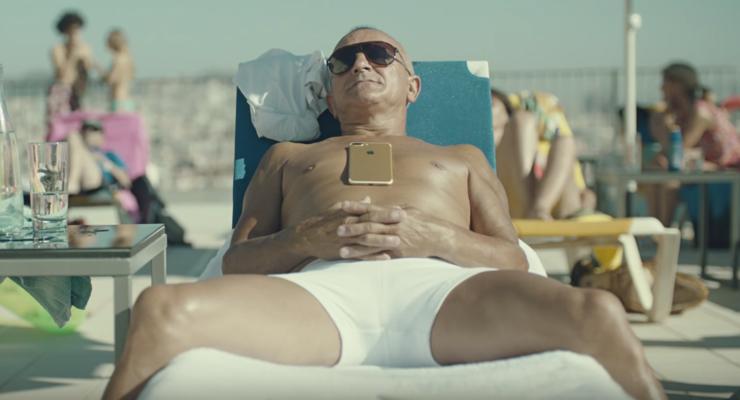 Пенсионер стал лицом рекламного ролика Apple для iPhone 7