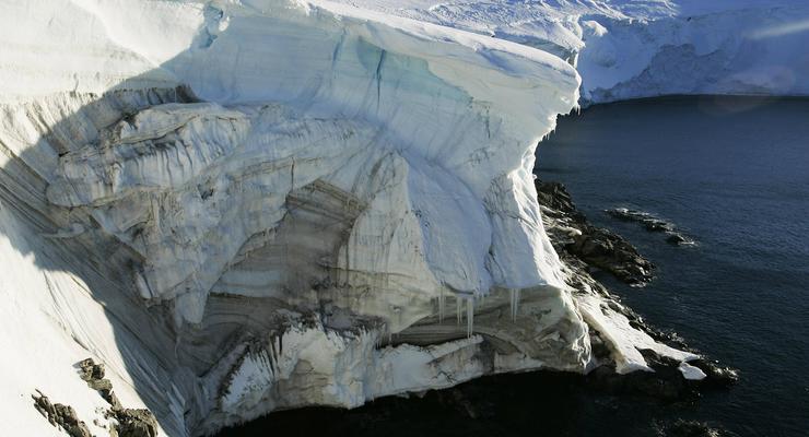 Отрыв гигантского айсберга от Антарктиды показали на видео