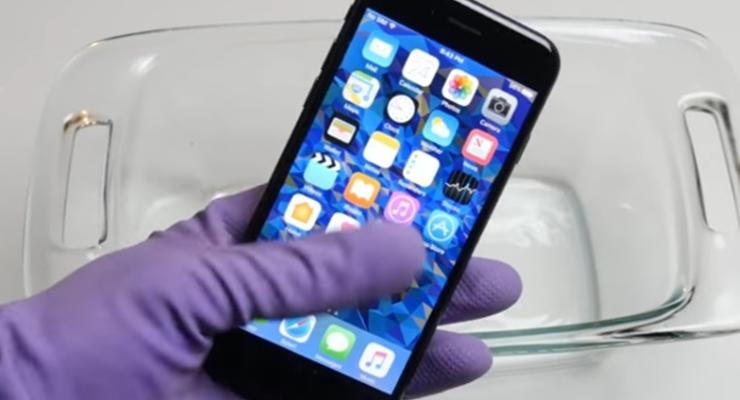 iPhone 7 испытали сильнейшей кислотой