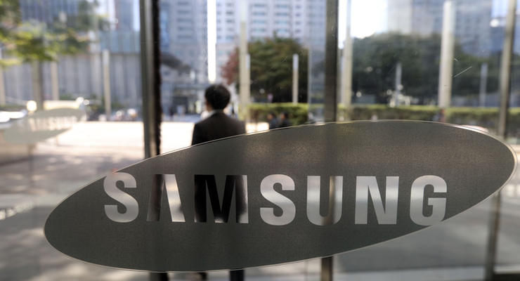 В Сети появились первые снимки складного смартфона Samsung
