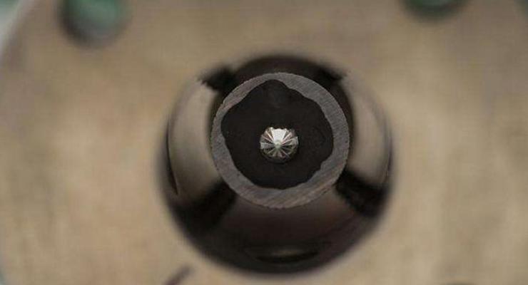 Ученые создали кристалл в 58 раз прочнее алмаза